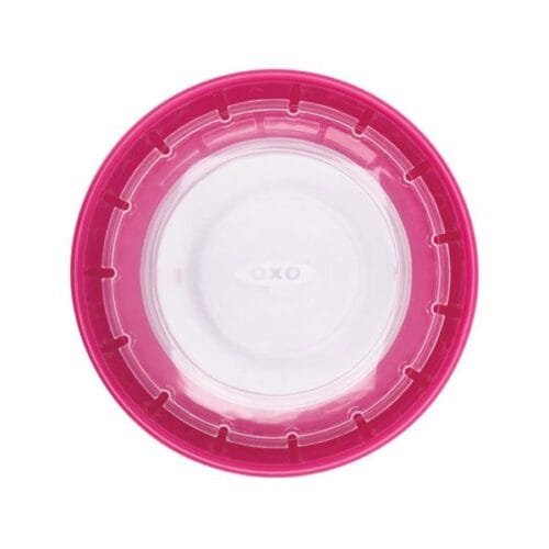 Vaso de aprendizaje marca Oxo de color rosa
