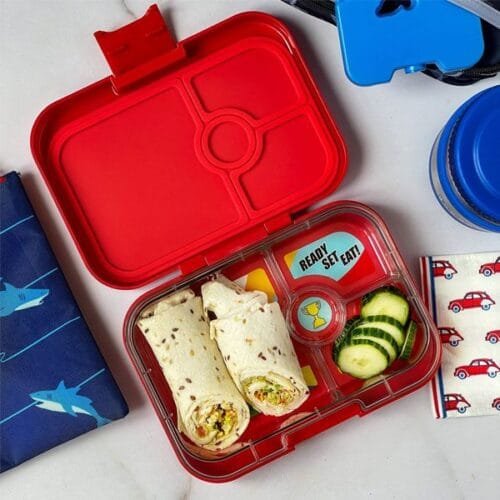 Yumbox Panino color Rojo y dibujo de coche de carreras