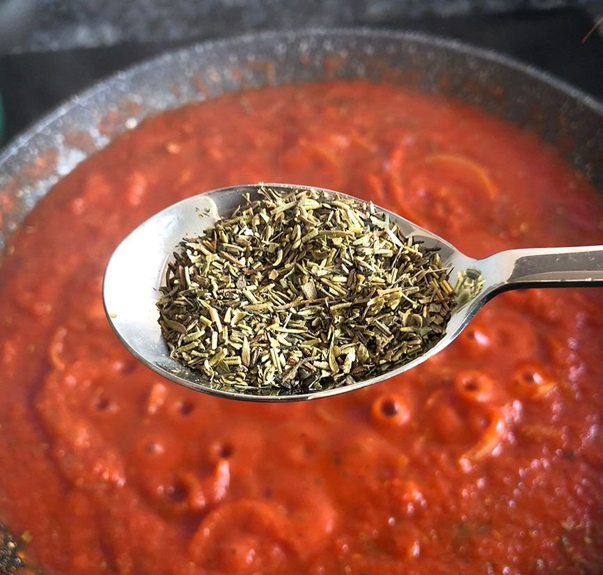 Merluza con cebolla y tomate