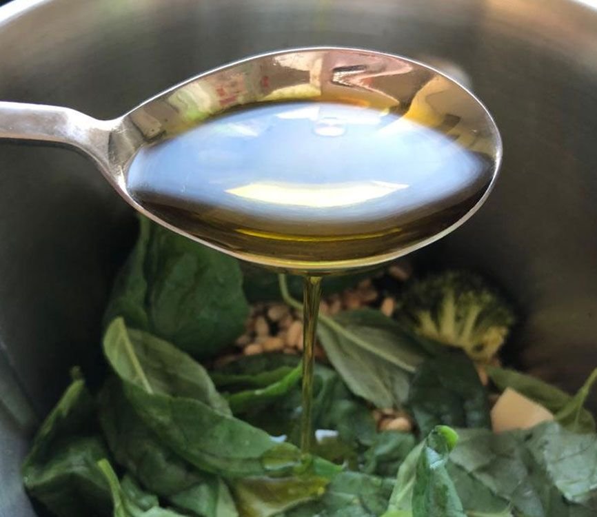Paso 7 de la preparación de la salsa pesto con brócoli