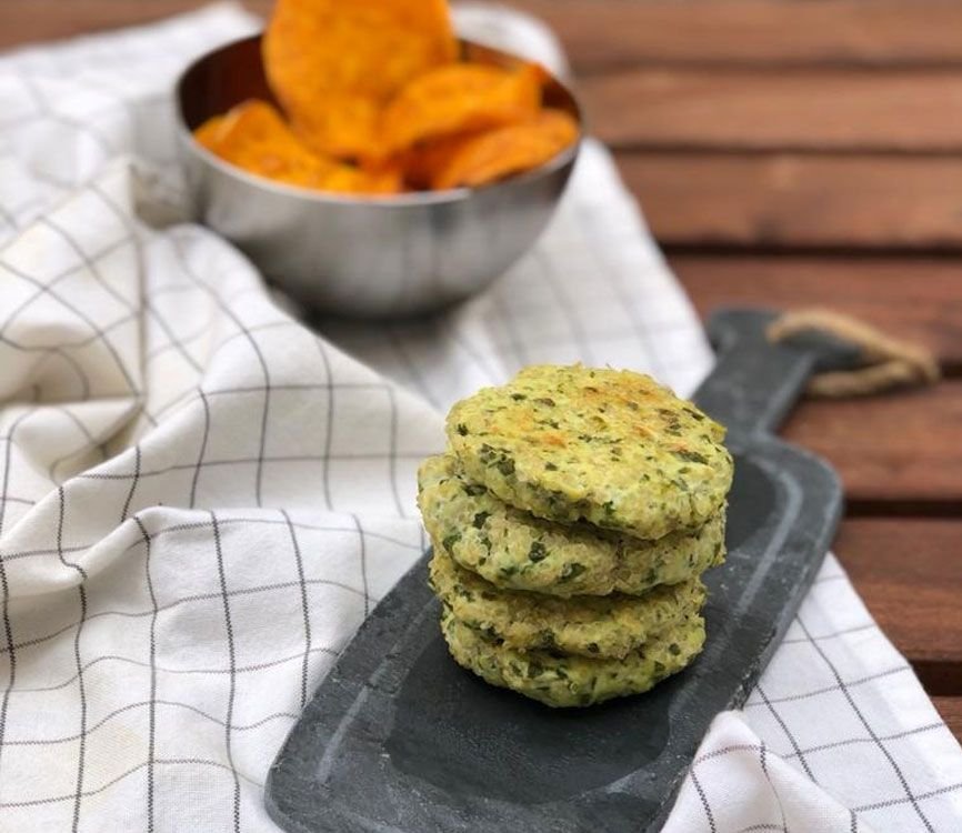 Hamburguesa de pollo, espinacas y quinoa